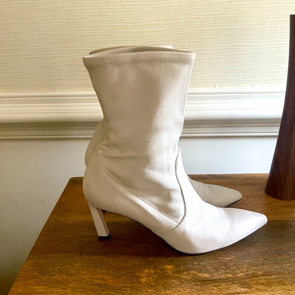 Stuart Weitzman cream leather boots! Size 9 women